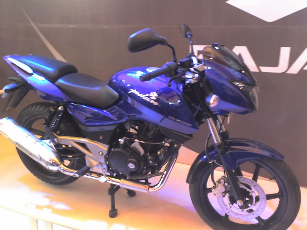 Pulsar bajaj store 200 cc